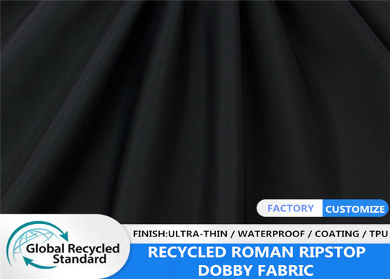 Roma Ripstop ha riciclato il cappotto molle della primavera di Handfeel 50GSM del tessuto di seta naturale del tessuto del poliestere che allinea il materiale